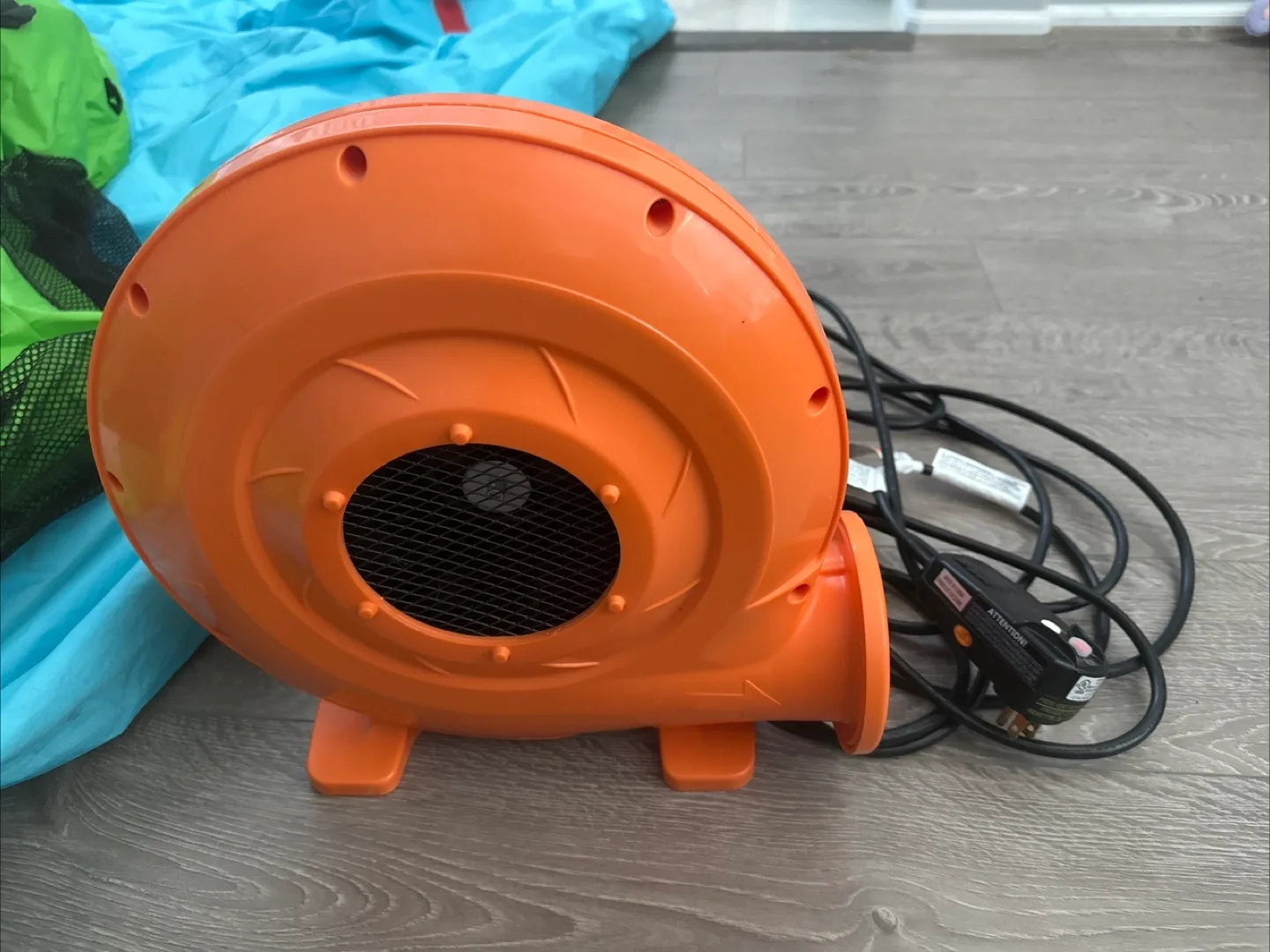 Little Tikes Inflatable Water Slide image indicator(2)