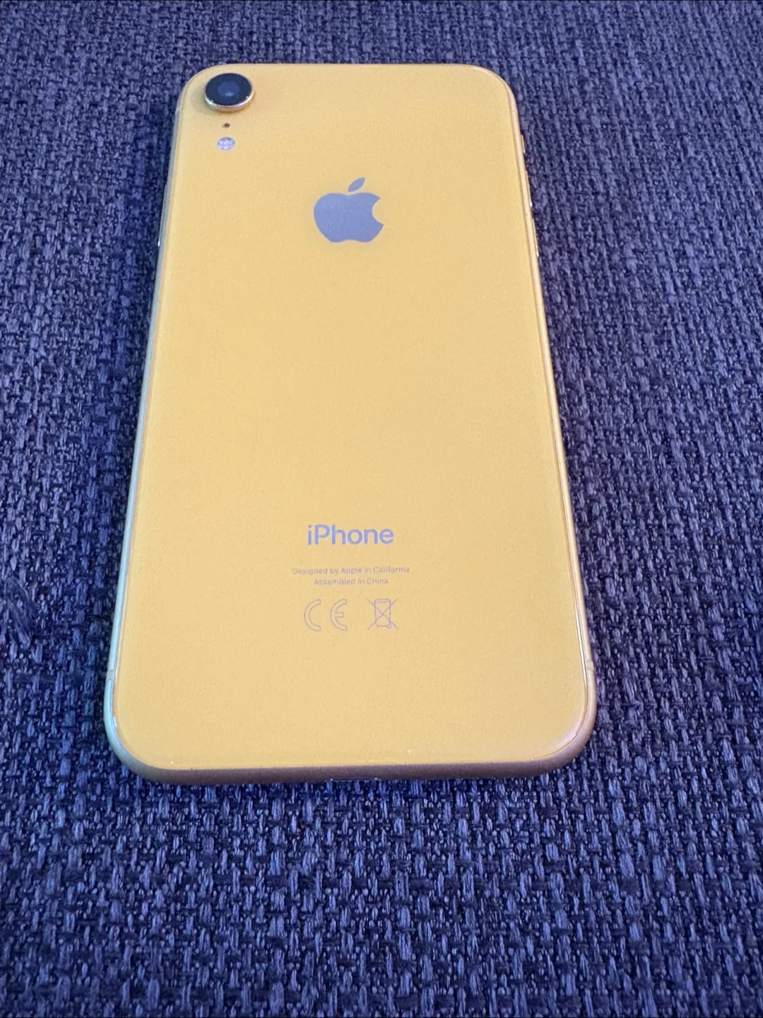 iPhone XR Yellow 128GB ** FREE ROKU TV**