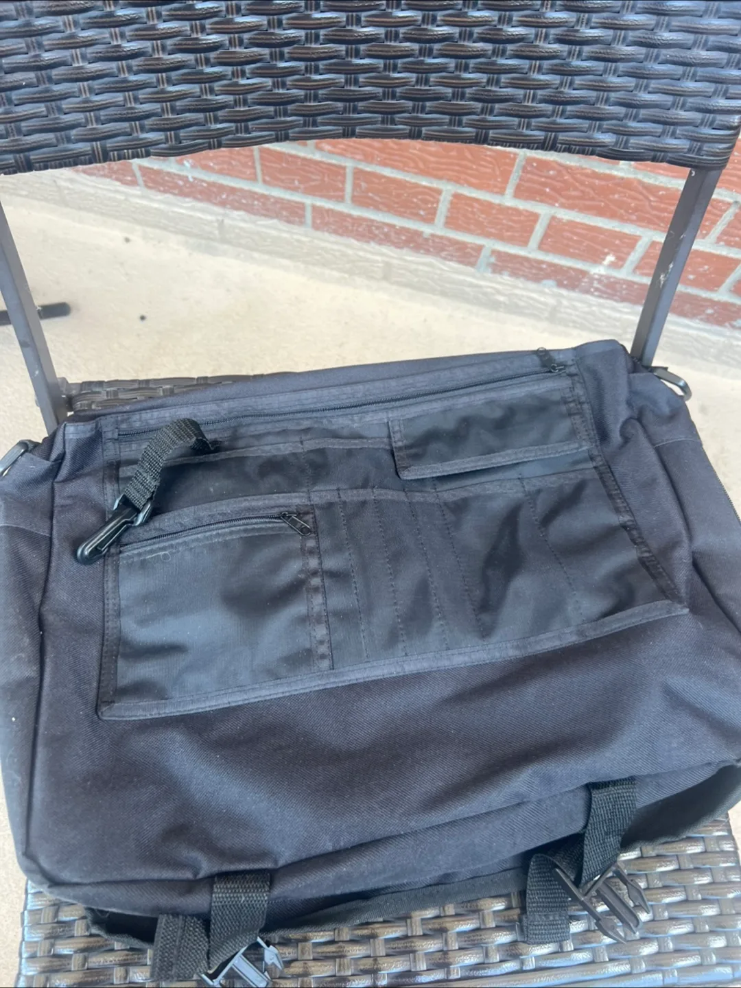 MCA Universal Black Laptop Bag image indicator(2)