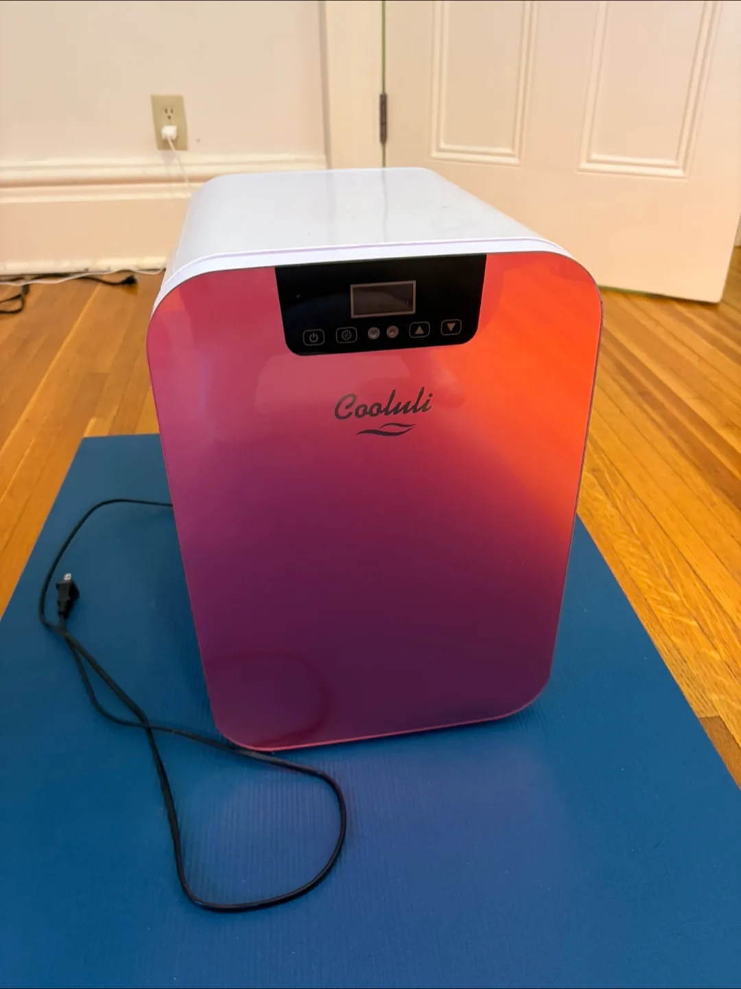 Pink Cooluli 20L Mini wine/skincare Fridge thumbnail