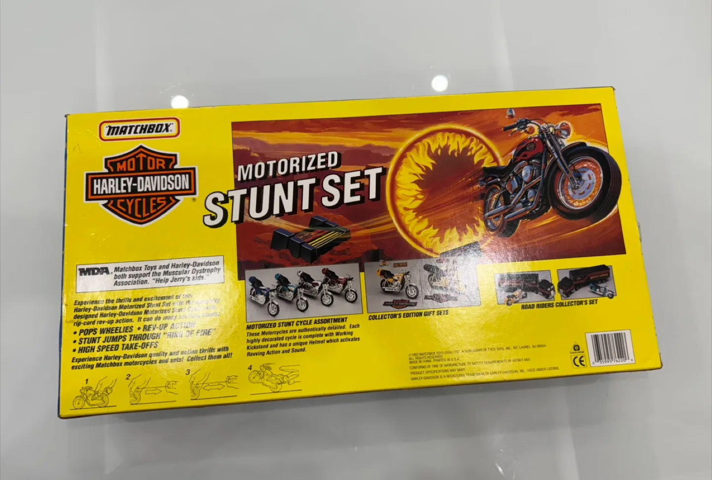 MATCHBOX HARLEY DAVIDSON MOTORIZED STUNT SET 1993 image indicator(4)