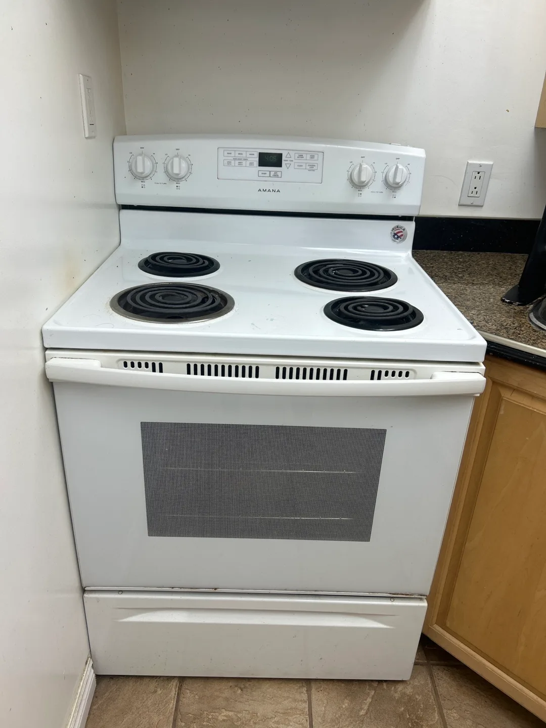 Amana White Electric Stove thumbnail