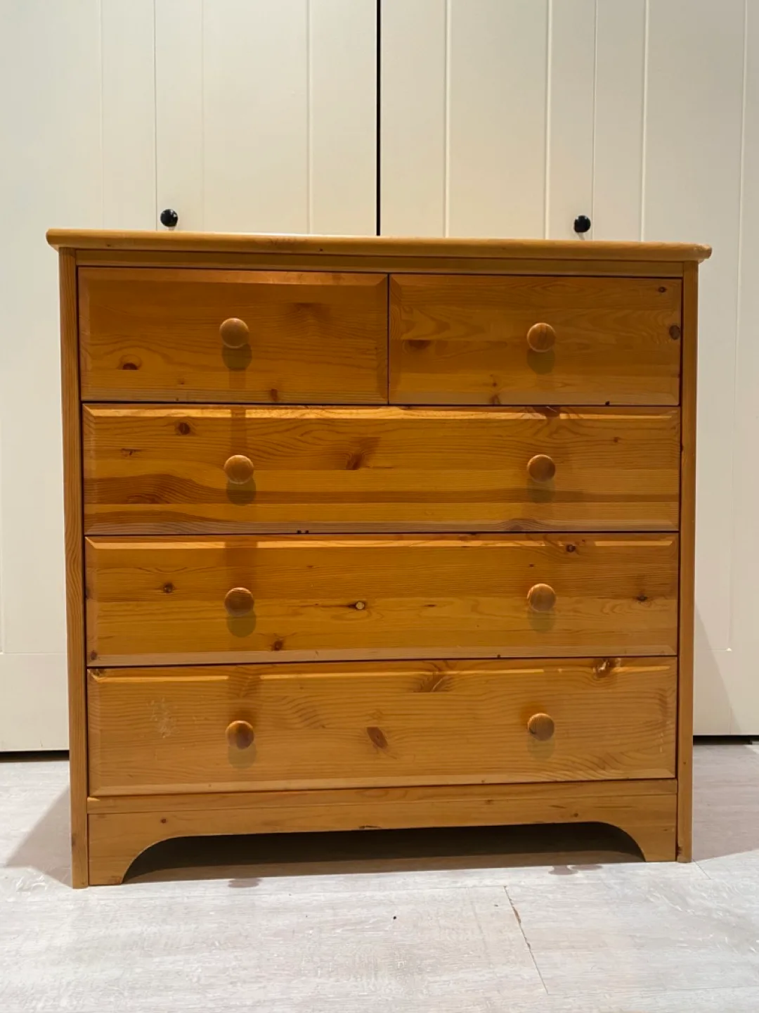 Free pine dresser thumbnail