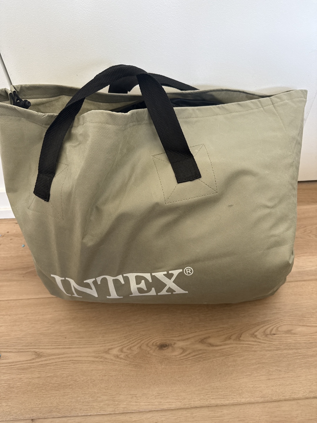 Intex Dura-Beam Plus Deluxe Queen Air Mattress - photo 2