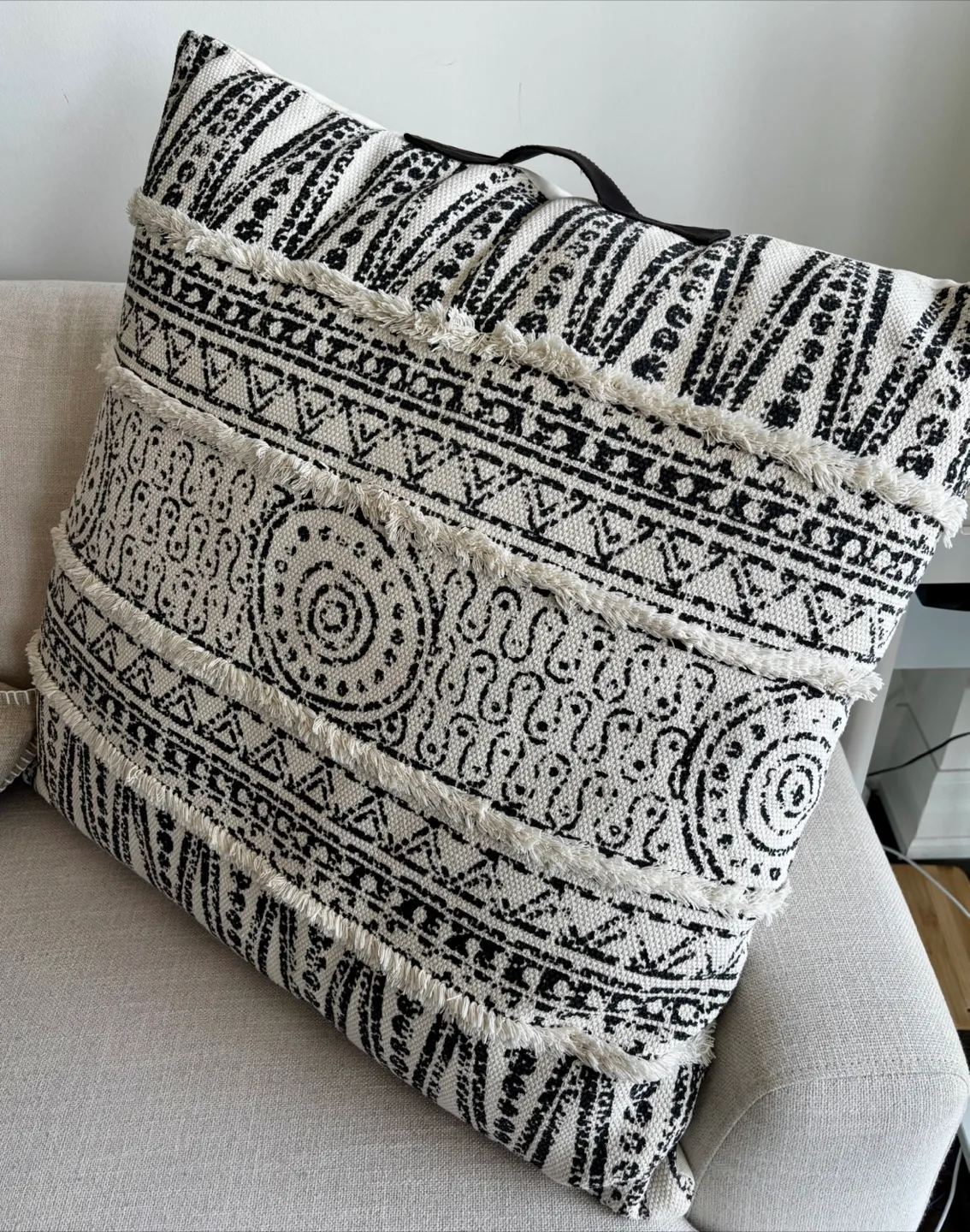 Accent cushion thumbnail