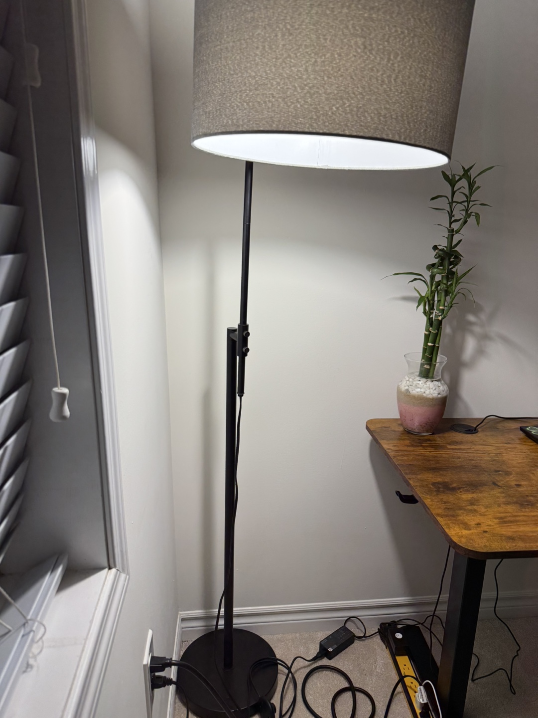 Stylish Floor Lamp - Great Condition! - photo 2