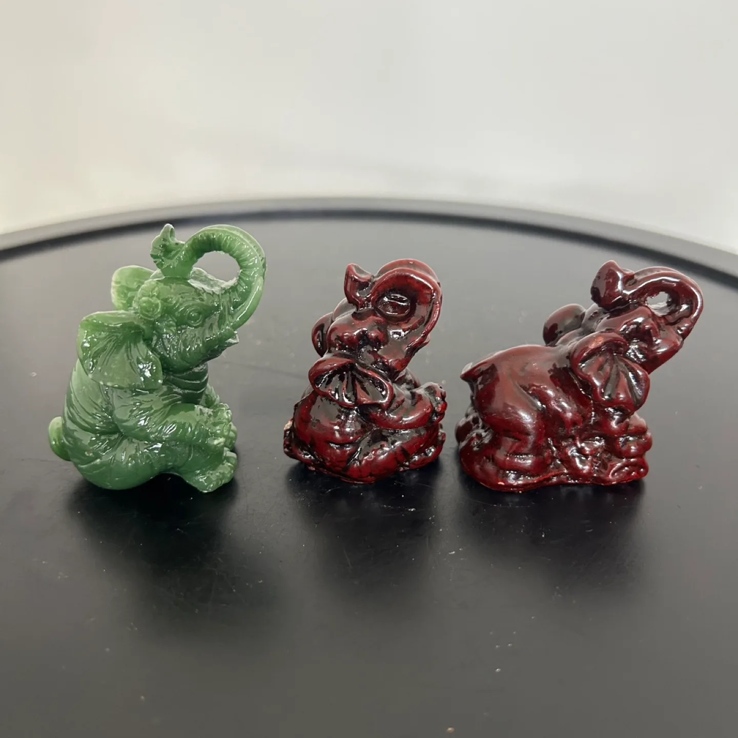 Set of 3 small Elephant Figurines - Green & Red 🇨🇦 thumbnail