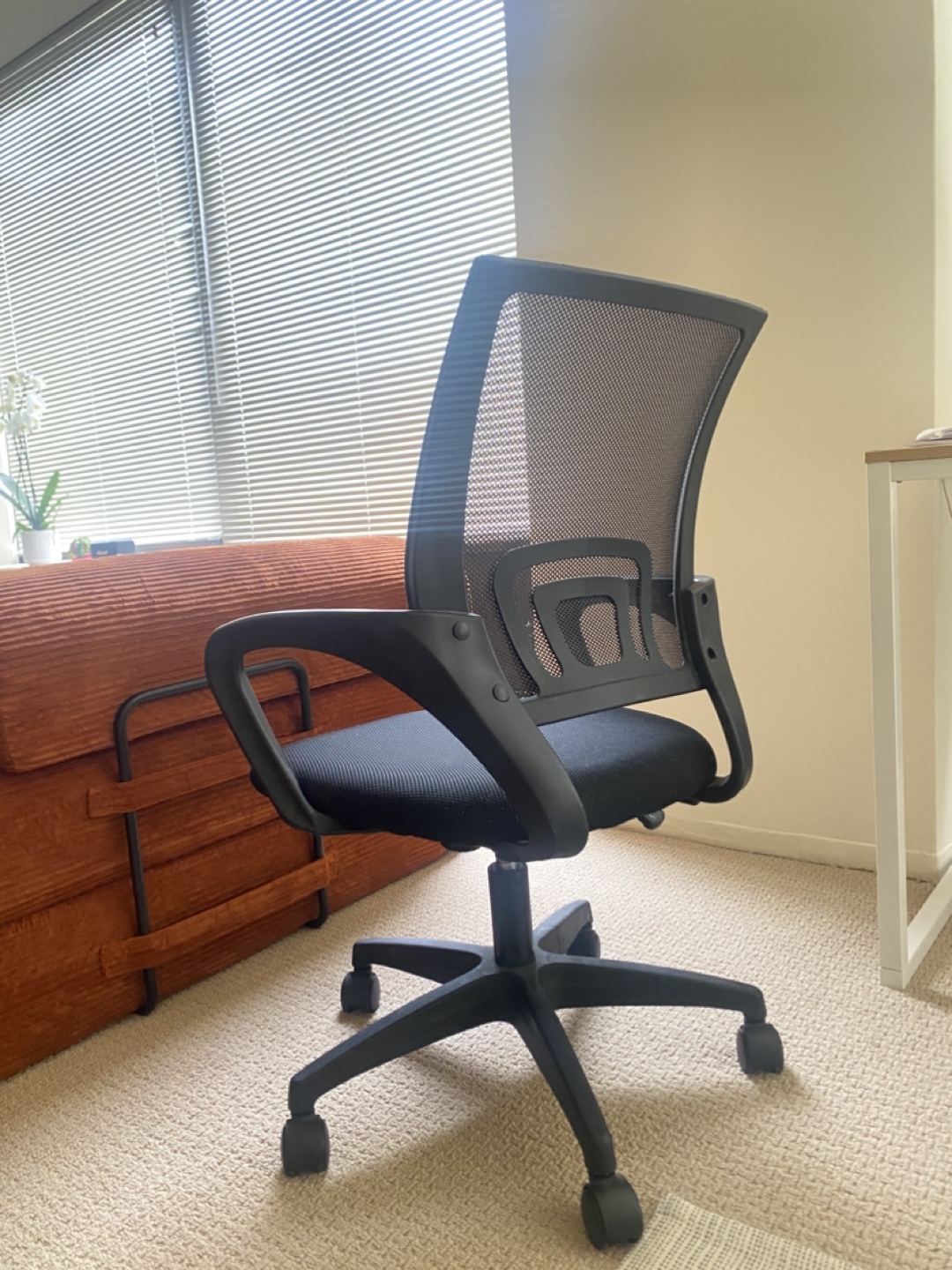 Black Mesh Office Chair - photo 2