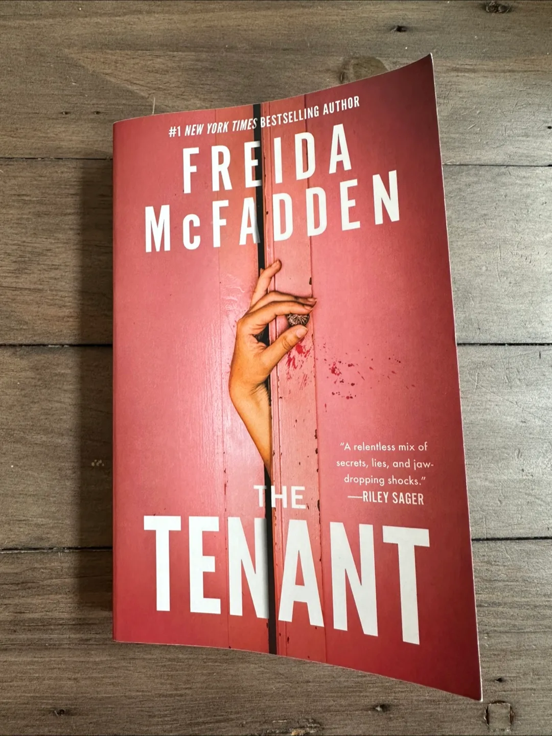 The Tenant by Freida McFadden thumbnail