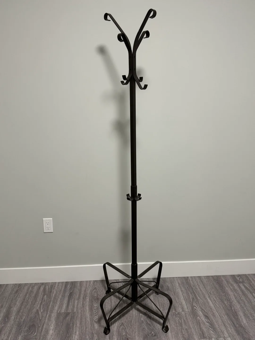 🇨🇦Metal Coat Rack thumbnail