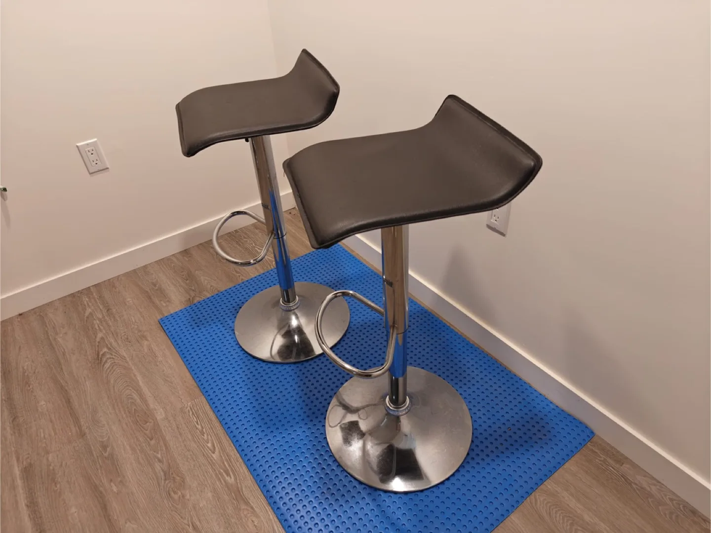 Set of 2 Black Bar Stools thumbnail