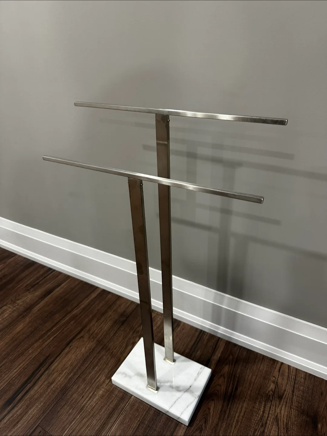 Modern Towel Rack - Silver & Marble image indicator(2)