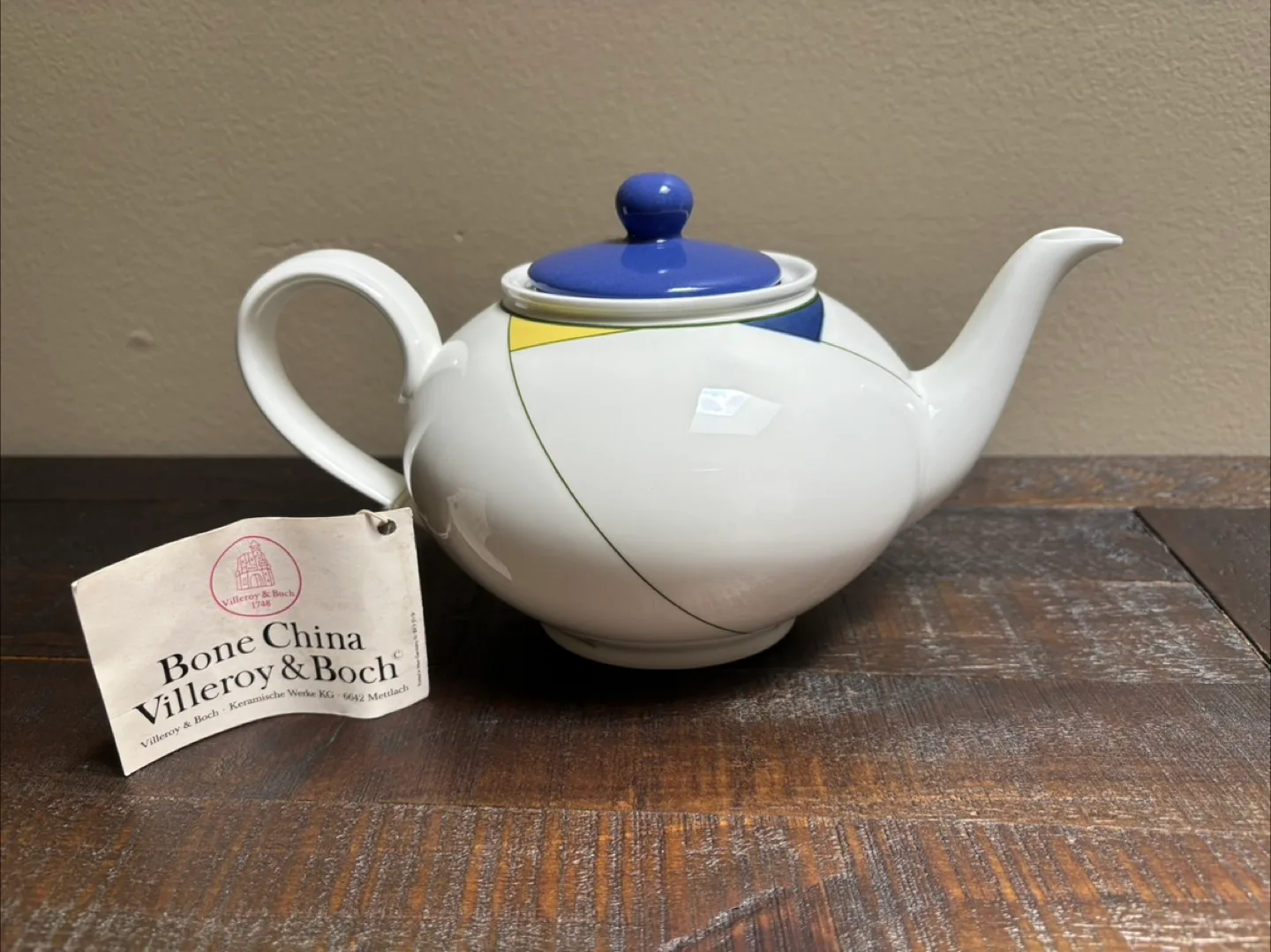 🇨🇦Villeroy & Boch Bone China Tea pot thumbnail