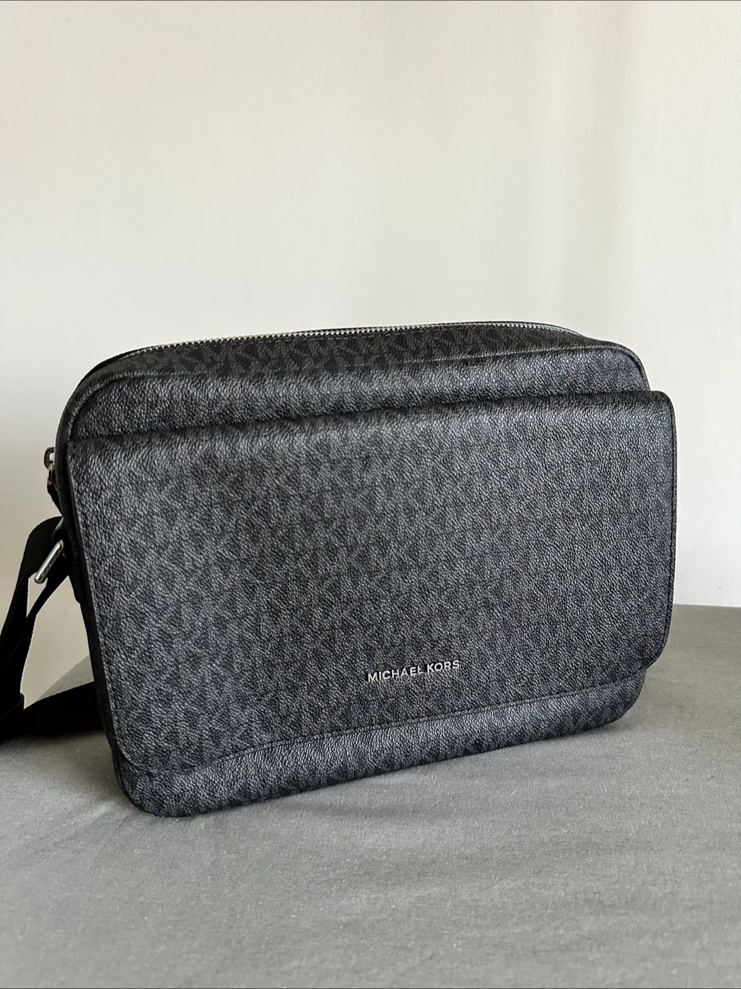 Michael Kors Crossbody Bag thumbnail