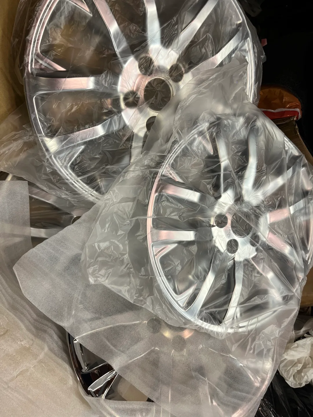 Chrome wheel Cover Jeep Cherokee image indicator(3)