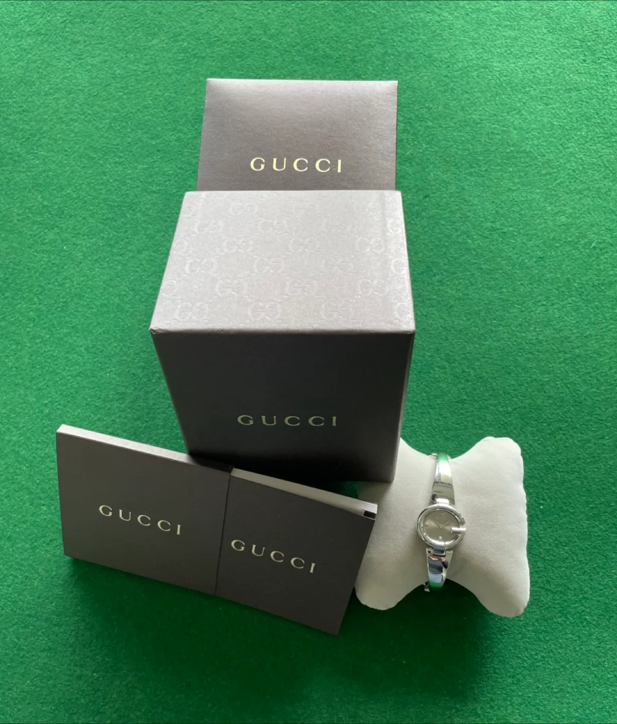 Gucci Ladies Watch with Box image indicator(2)