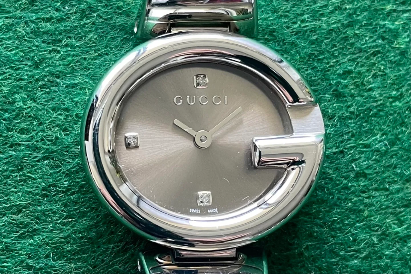 Gucci Ladies Watch with Box image indicator(4)