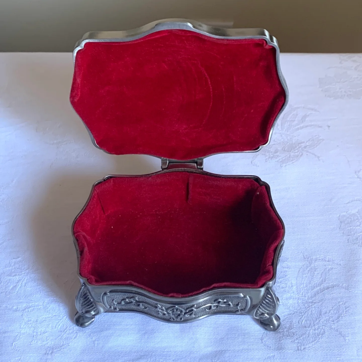 Vintage Silver Tone Jewelry Box image indicator(2)