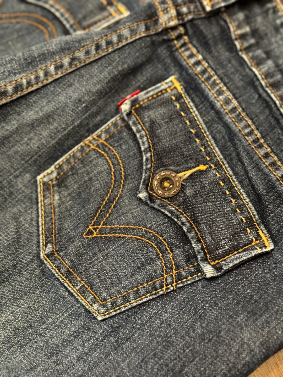 🇨🇦Levi's Slender Boot Cut Jeans Size 6 image indicator(6)