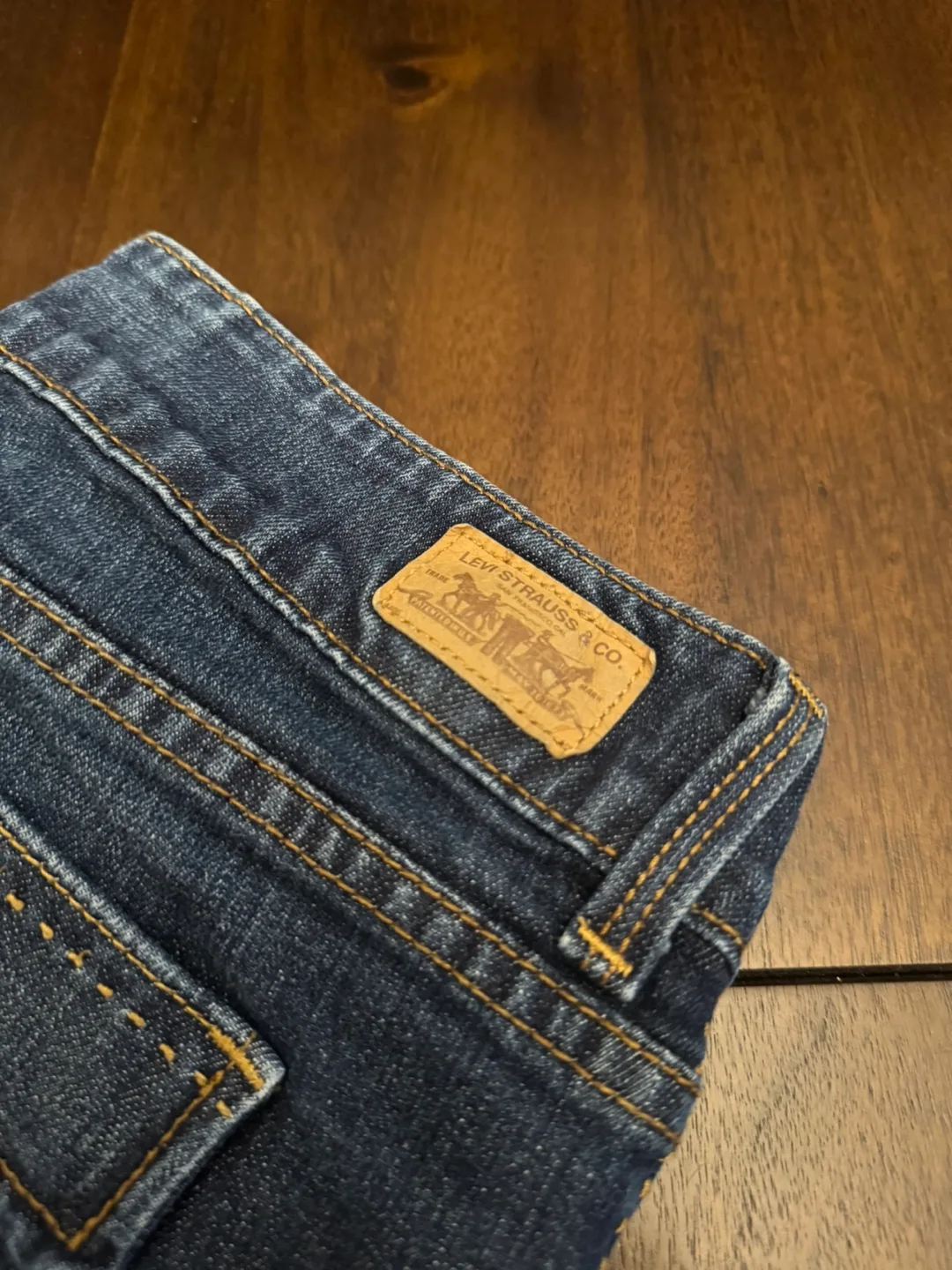 🇨🇦Levi's Slender Boot Cut Jeans Size 6 image indicator(8)