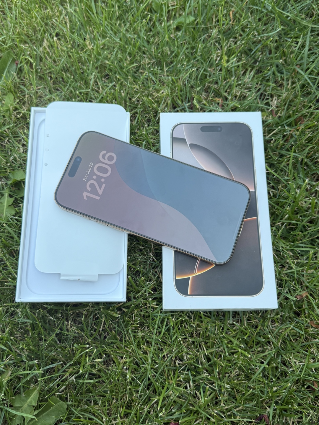 Apple iPhone 16 Pro Max 256gb   - Box Included!