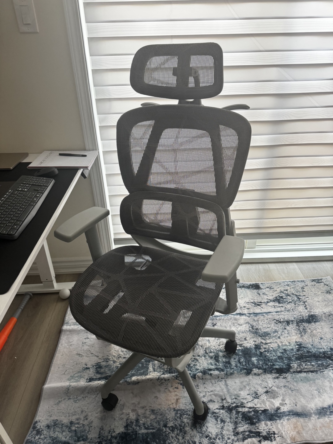 Ergonomic Mesh Office Chair - Like New! - photo 5