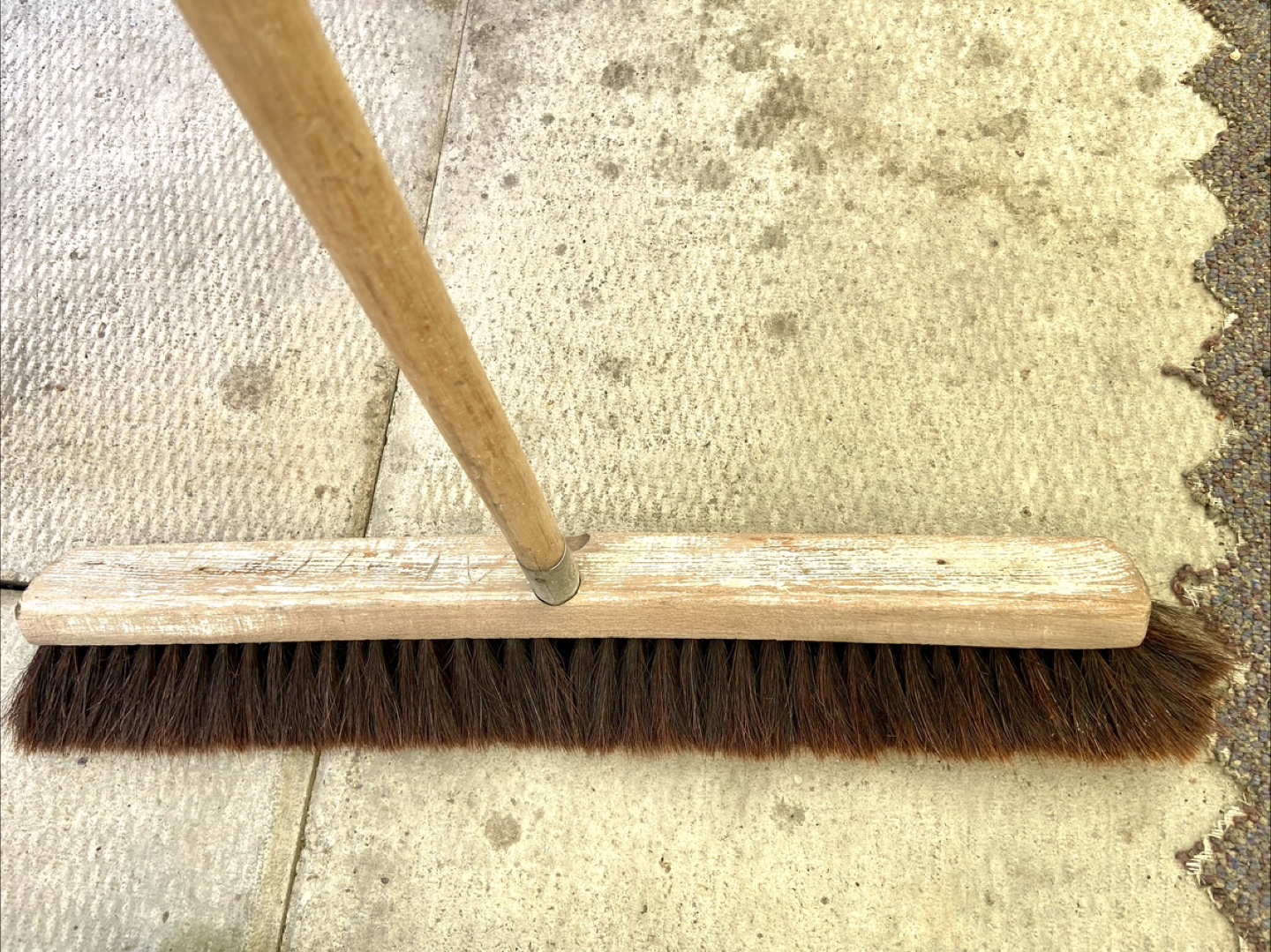 24”, 18” Contractors Horsehair Bristle Broom - photo 2