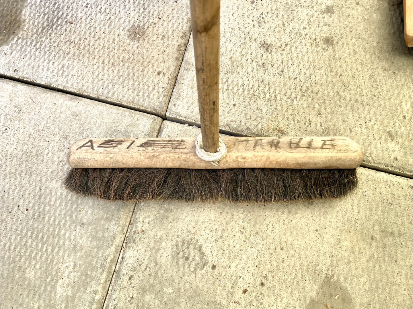 24”, 18” Contractors Horsehair Bristle Broom - photo 4