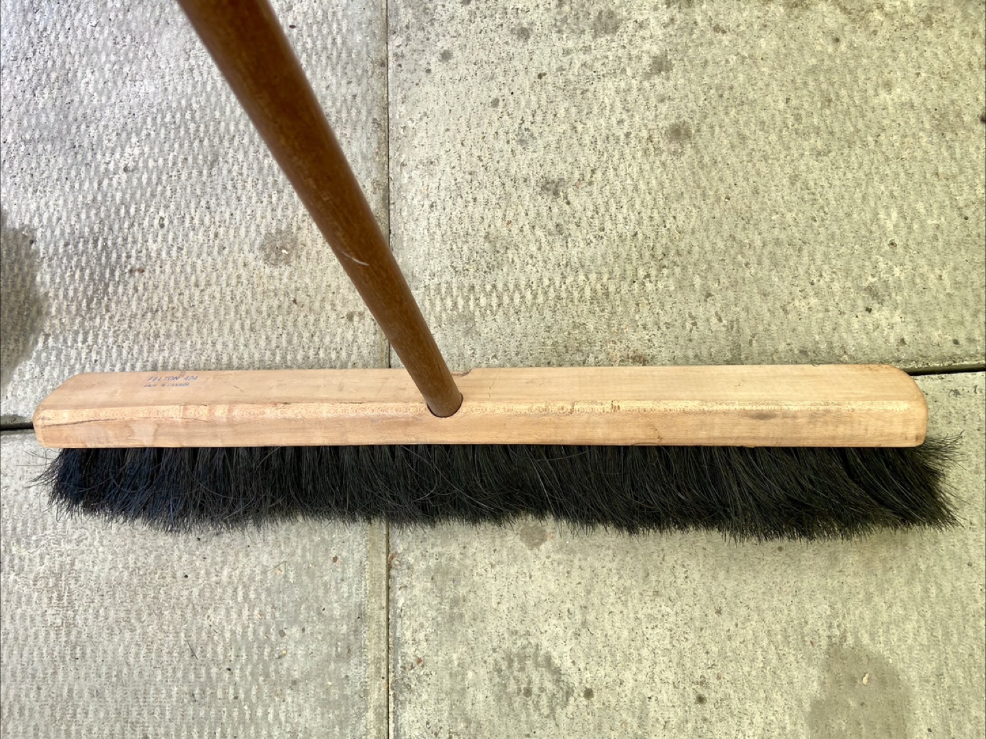 24”, 18” Contractors Horsehair Bristle Broom - photo 3