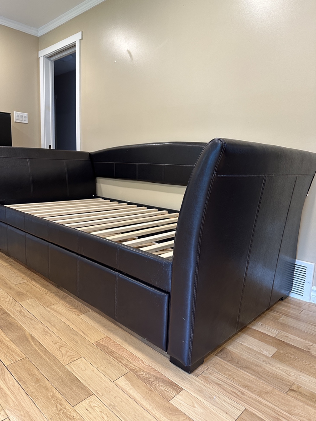 Montgomery Faux Leather Twin Daybed with Trundle (CAN DELIVER) - photo 4