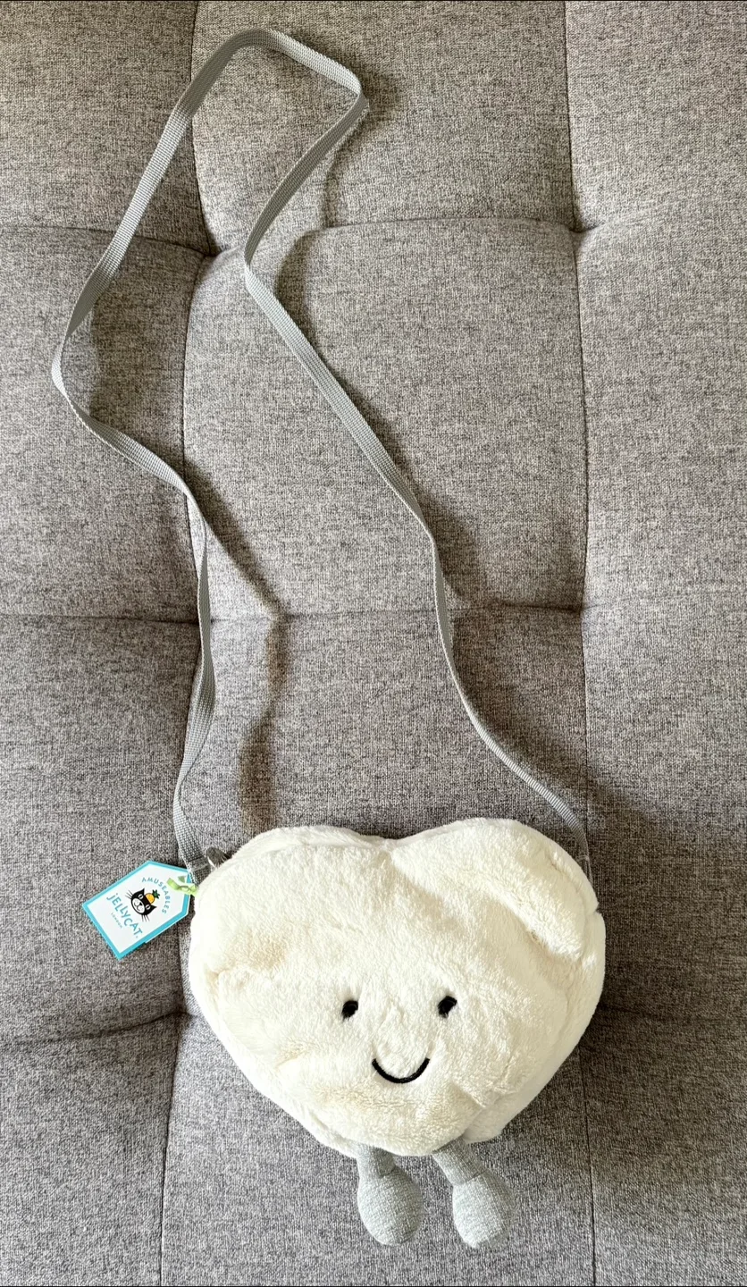 Jellycat Amuseable Cream Heart Bay thumbnail