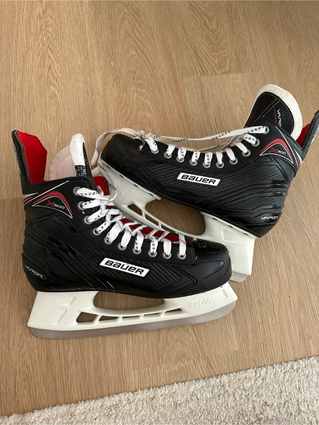 Bauer Vapor X500 Ice Hockey Skates - Size 10 thumbnail