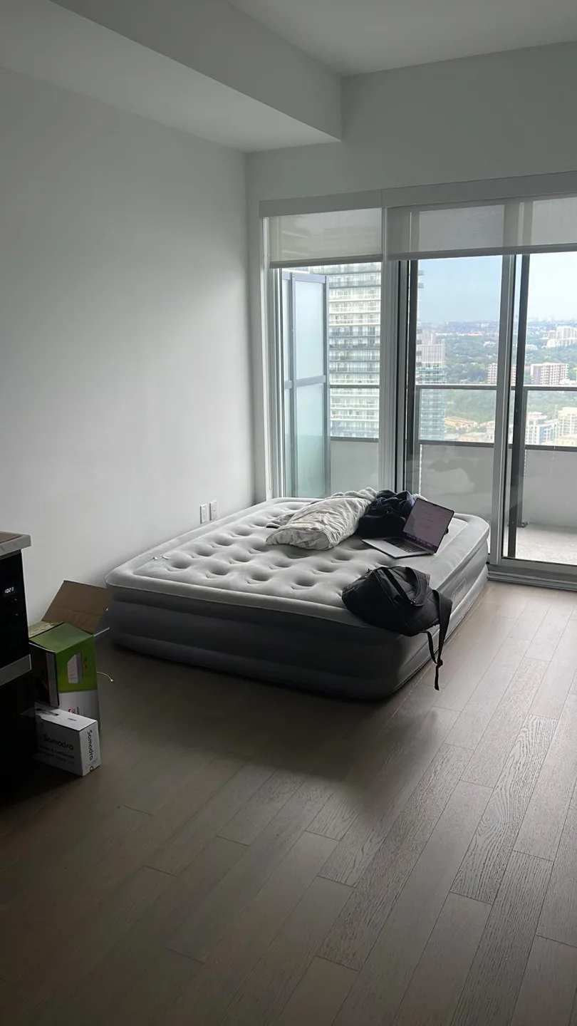 Coleman Queen Double-High Air Mattress image indicator(2)