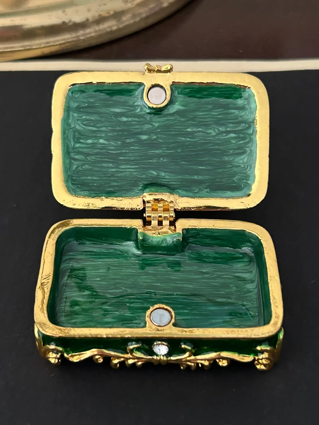 Vintage sewing machine trinket box Enamel pill box jewelry box image indicator(2)