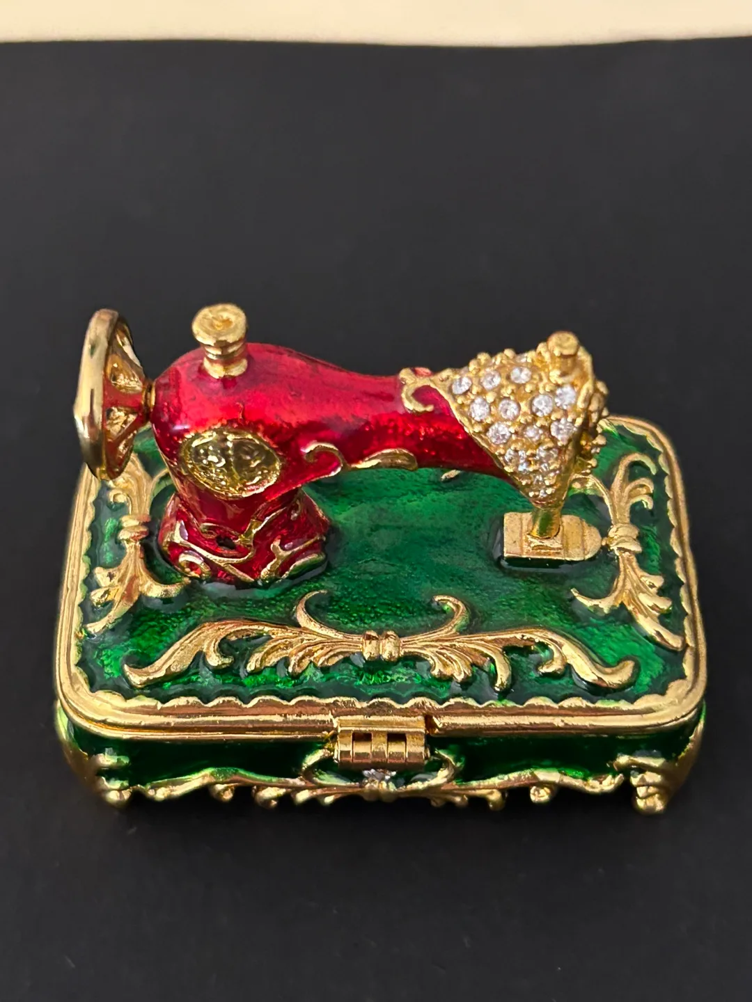 Vintage sewing machine trinket box Enamel pill box jewelry box image indicator(4)