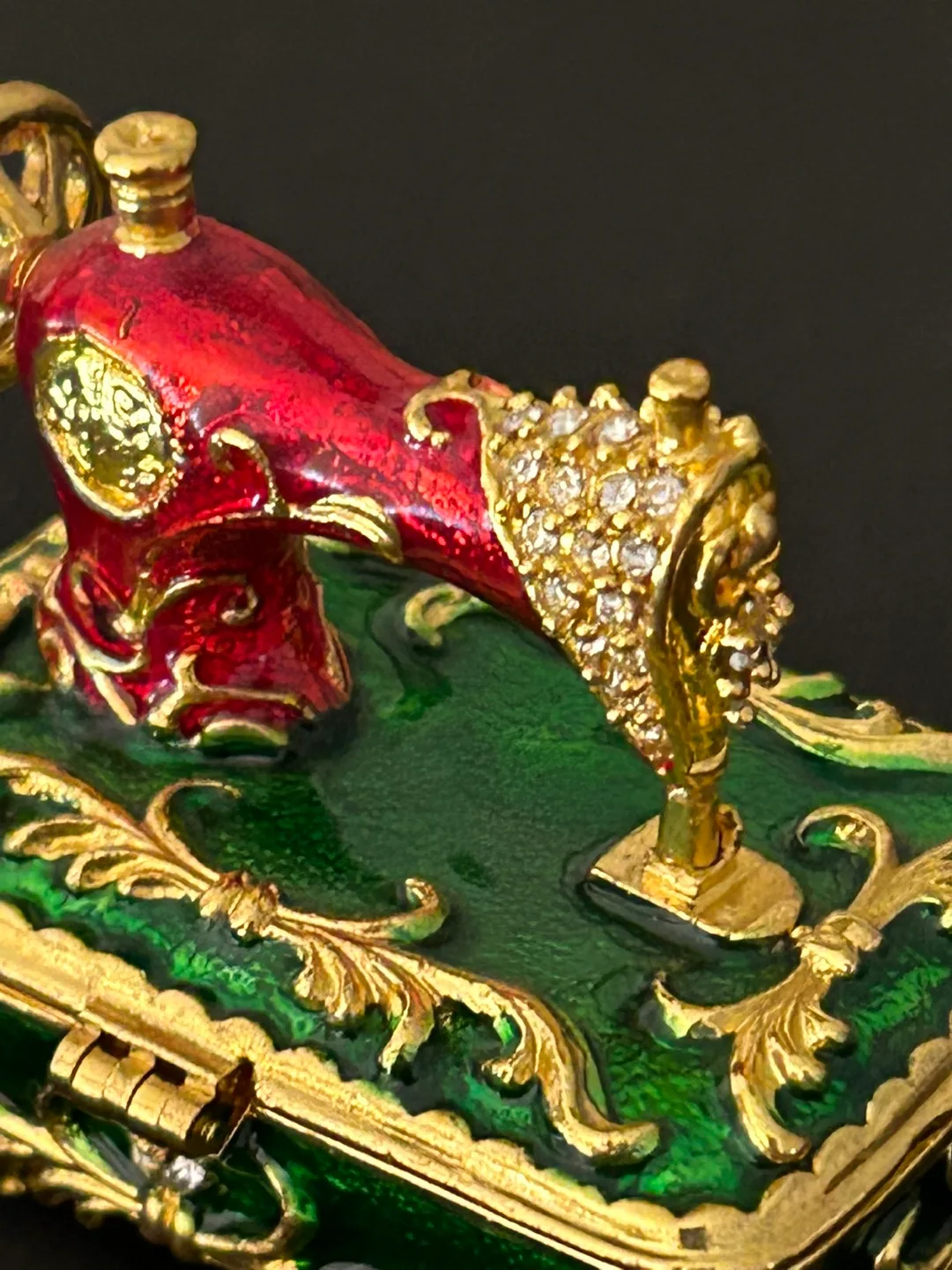 Vintage sewing machine trinket box Enamel pill box jewelry box image indicator(6)