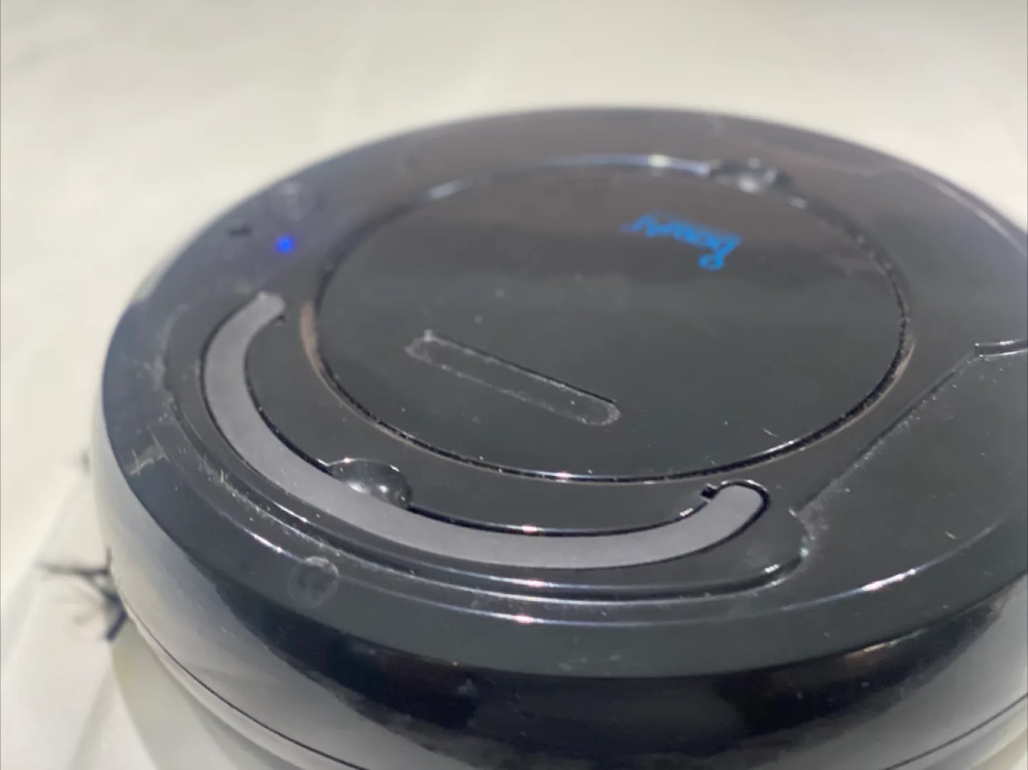 Black Robot Vacuum Cleaner image indicator(4)
