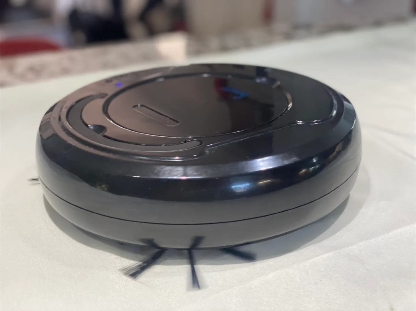 Black Robot Vacuum Cleaner image indicator(2)