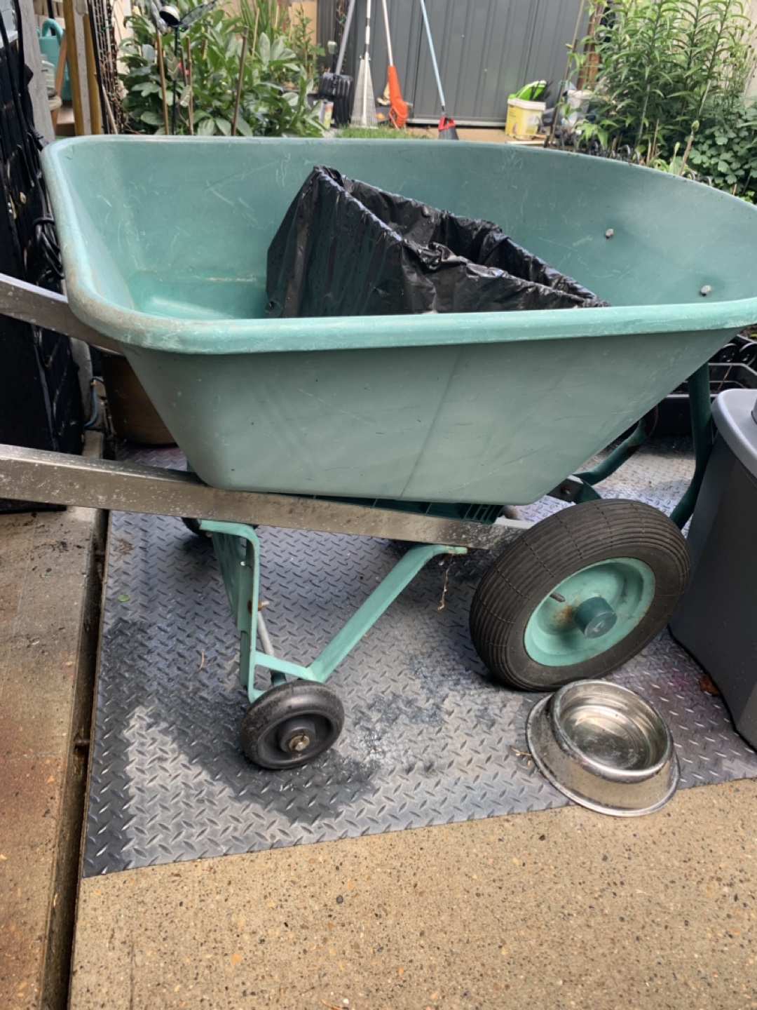 Green Wheelbarrow - photo 2