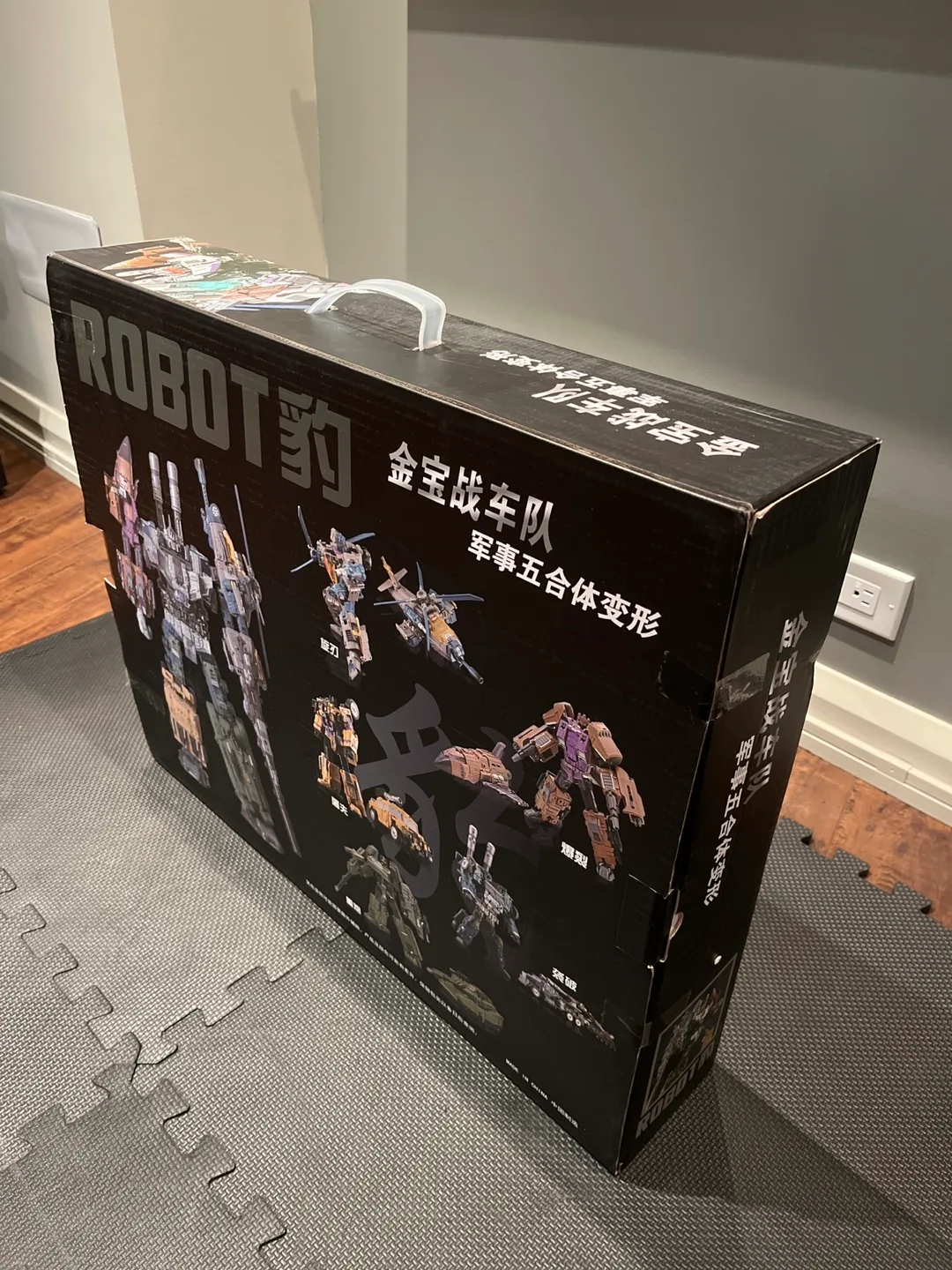 Jinbao Robot Transformer - New in Box! image indicator(2)