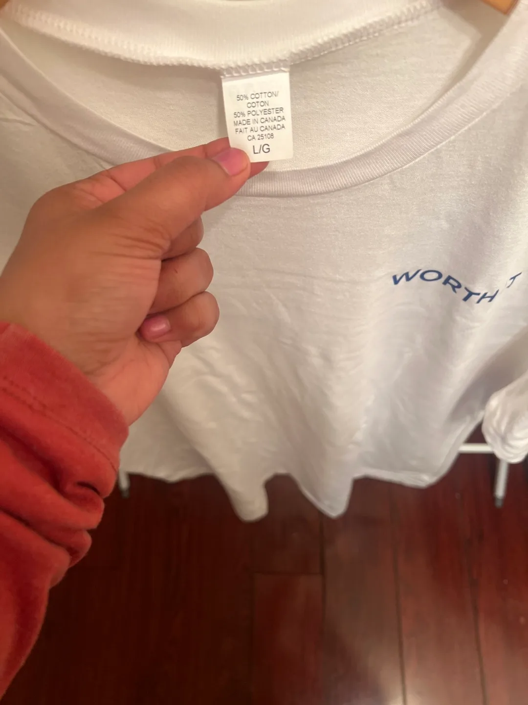 Brand New WORTH IT White T-Shirt - Size L🇨🇦🇨🇦🇨🇦 image indicator(2)