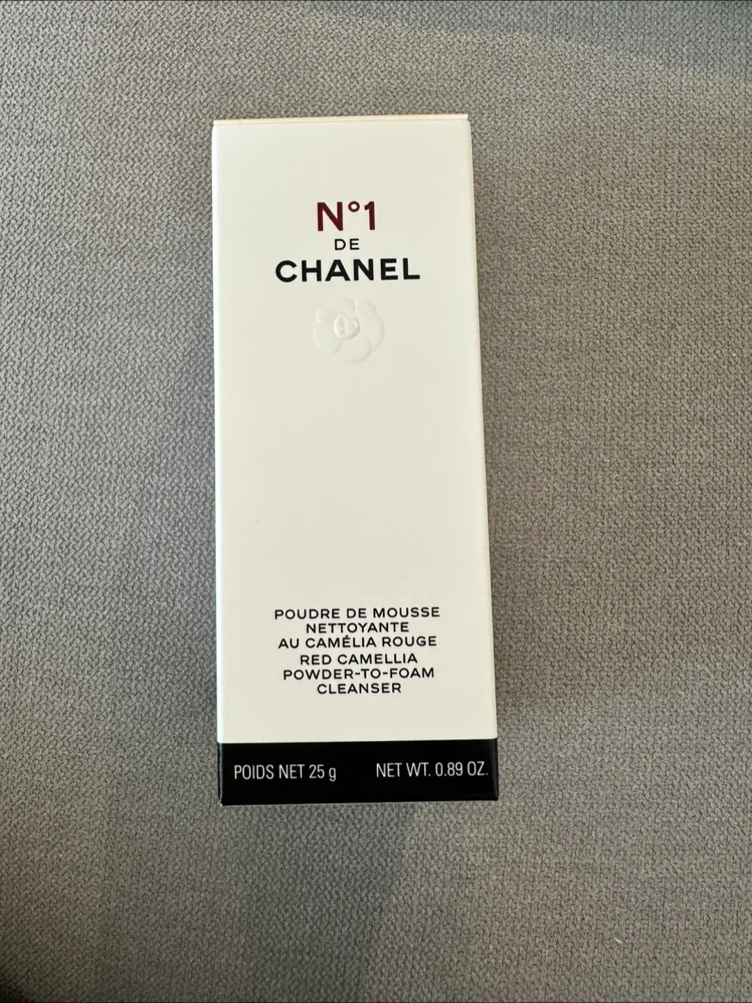 CHANEL N°1 Red Camellia Powder-to-Foam Cleanser thumbnail