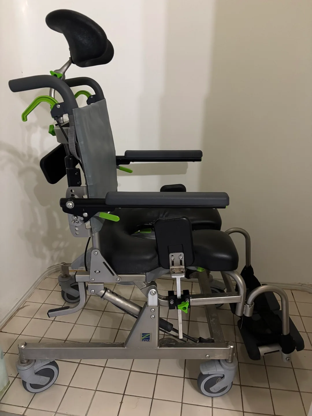 Raz Design RAZ-AT Mobile Shower Commode Chair with Tilt thumbnail