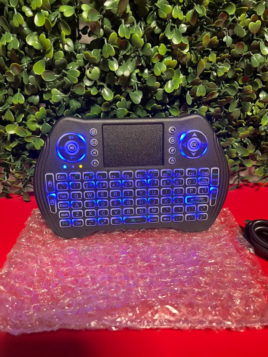 MT10 Mini Wireless Keyboard with Touchpad thumbnail