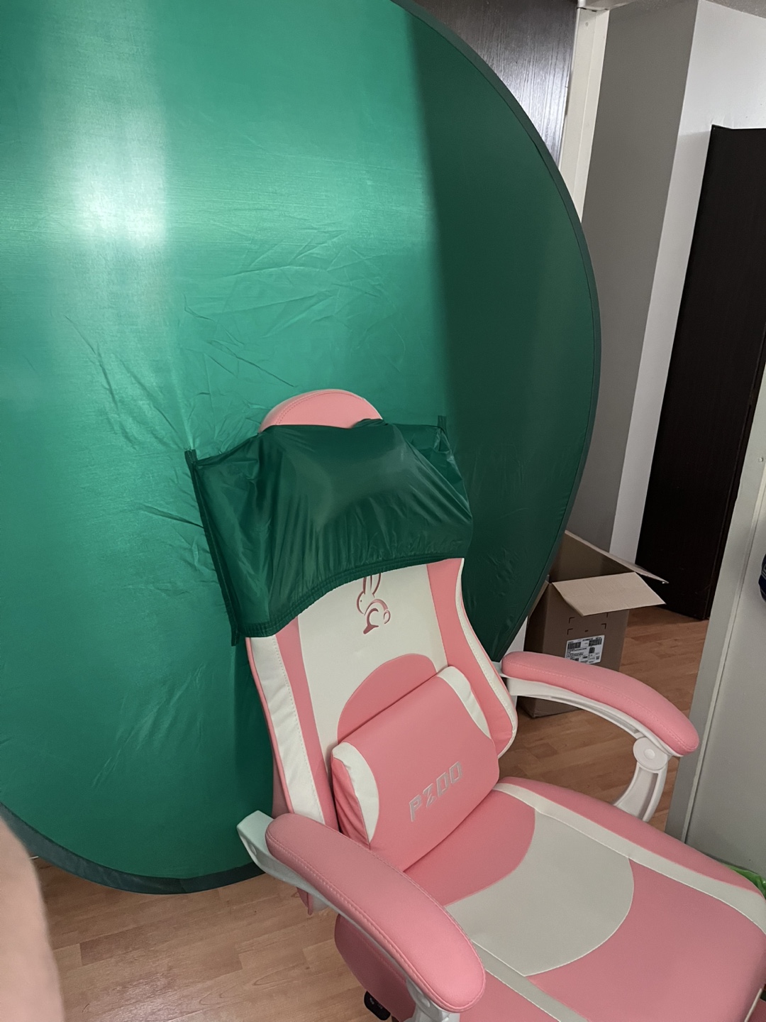 Pink & White Gaming Chair (green screen attachment) - photo 5