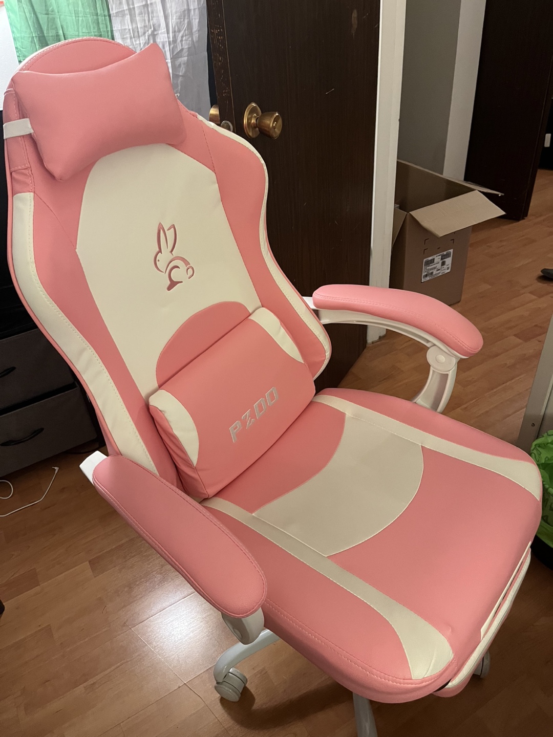 Pink & White Gaming Chair (green screen attachment)