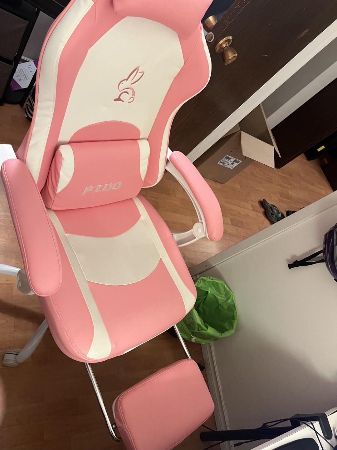 Pink & White Gaming Chair (green screen attachment) - photo 3