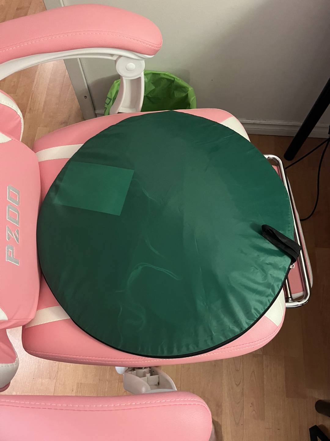 Pink & White Gaming Chair (green screen attachment) - photo 4