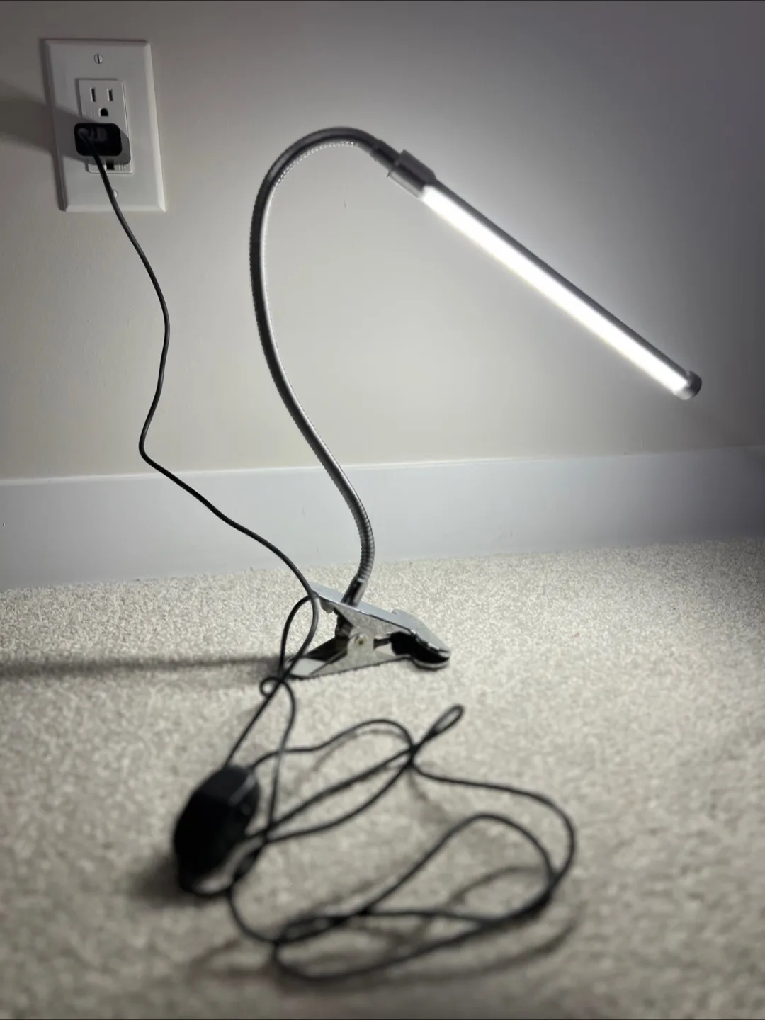 Clip-on LED Desk Lamp thumbnail