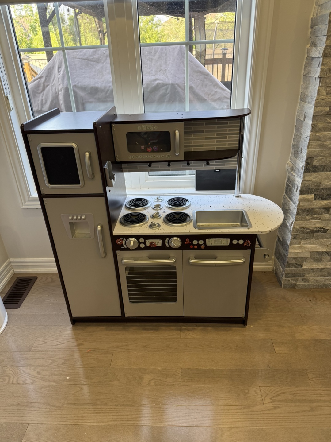 Kids Play Kitchen (Free)